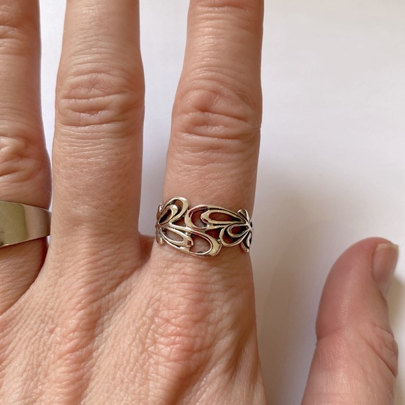 .925 silver ring. NWOT - Picture 2 of 3